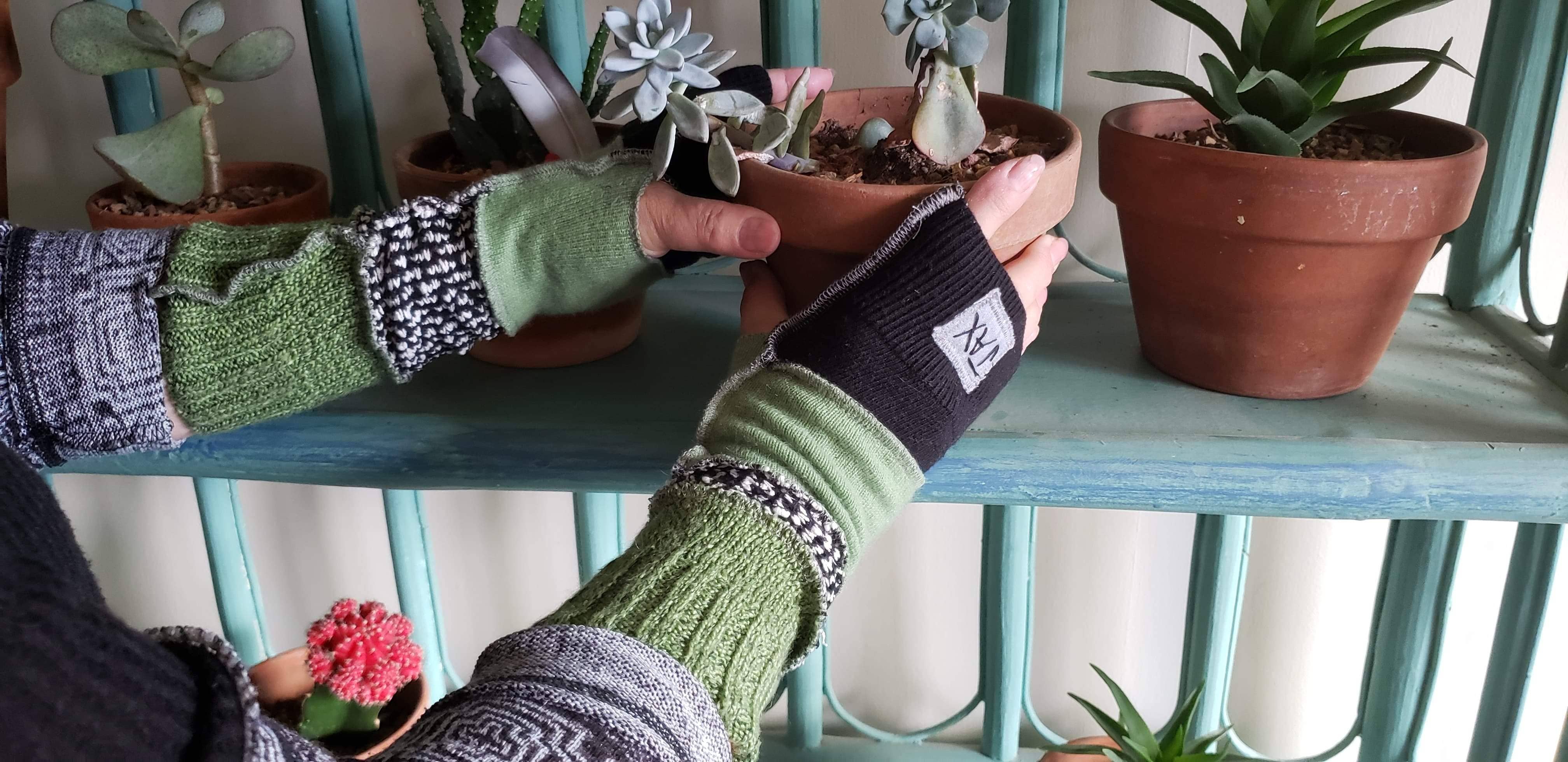 Jax Upcycled - Wholesale Gloves - Women's - Upcycled from Sweater STAFF FAVORITES Fingerless Glove4