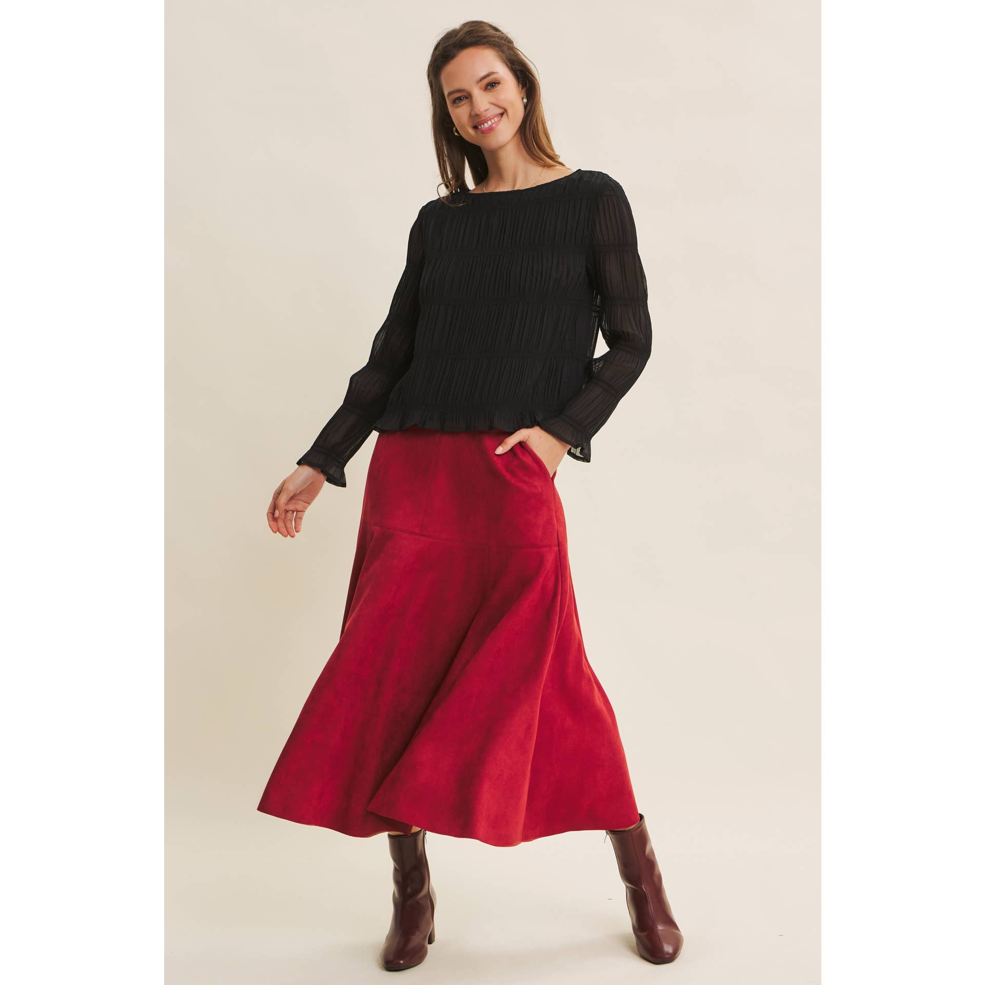 in february – wholesale Kjol - Dam – VEGANSK MOCKA PANELERAD A-LINJE MIDI-KJOL4