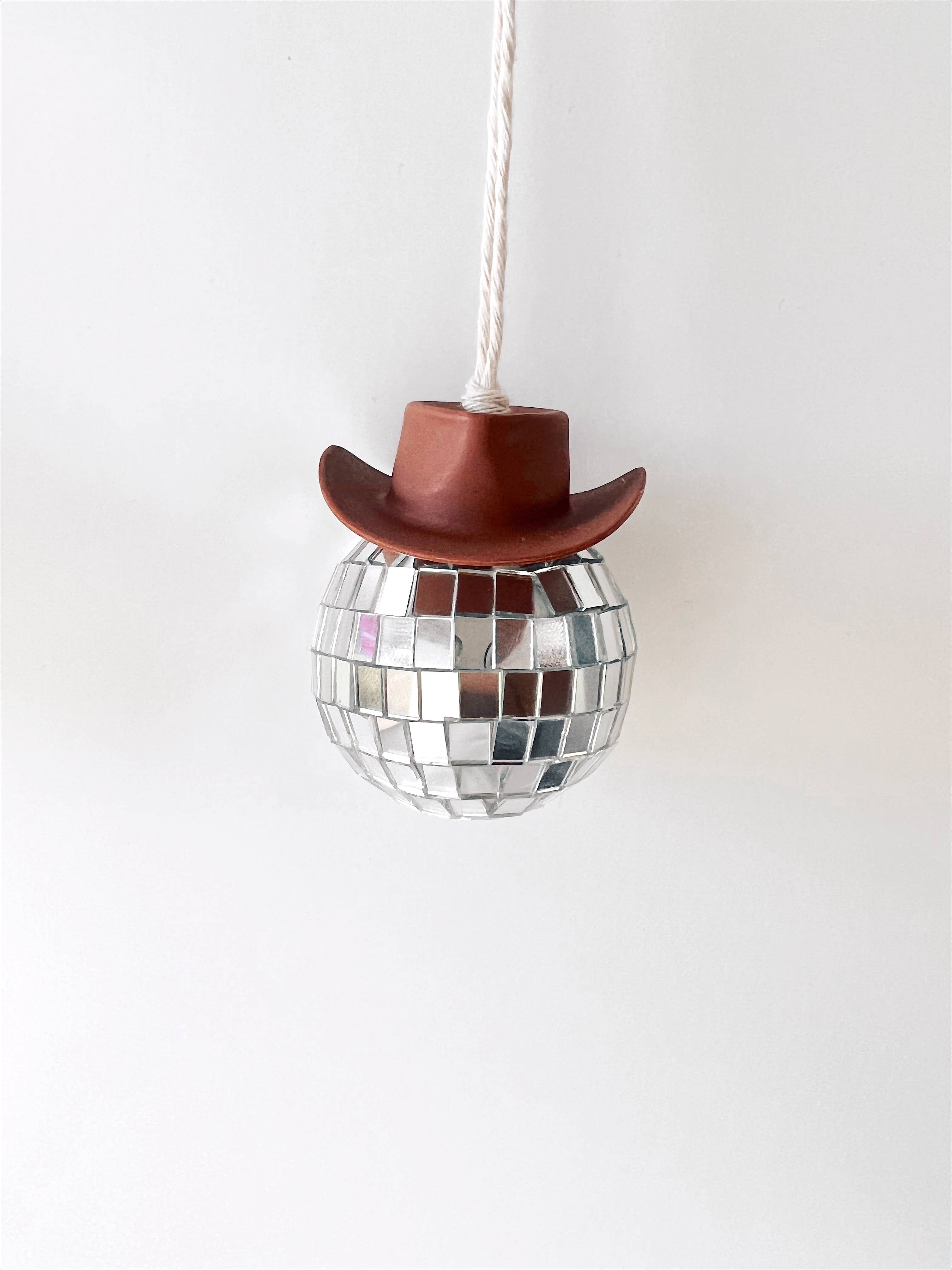 Golden Hour Designs - Vendita all'ingrosso Ciondolo decorativo per auto - Donna - Brown Disco Cowboy – Addobbo da appendere per auto e albero di Natale1