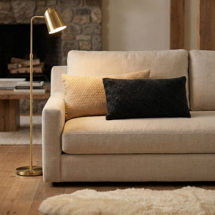 Oreiller décoratif gaufré lombaire pour la vente par LUZIA Home+Fashion