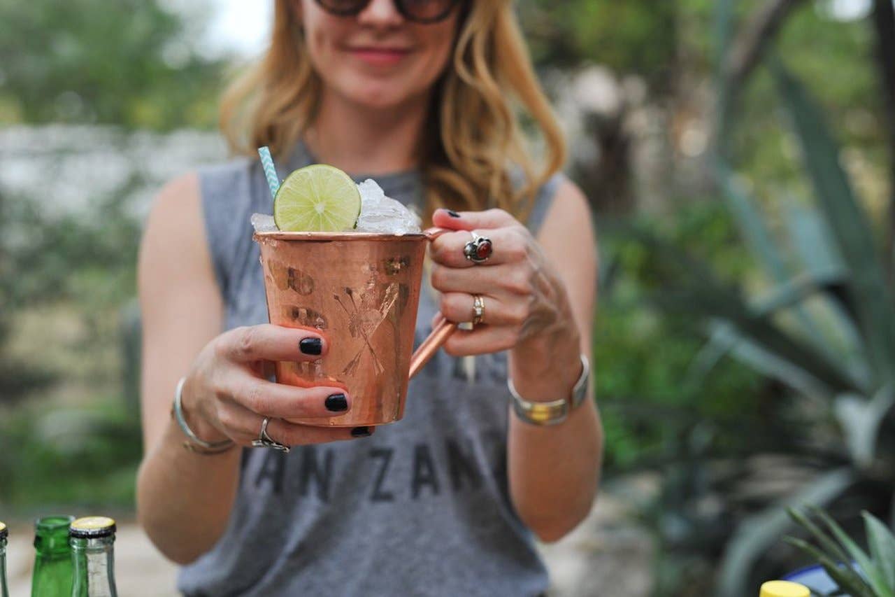 Sertodo Copper – wholesale Cocktail-/likörglas – Moscow mule-mugg med kopparhandtag3