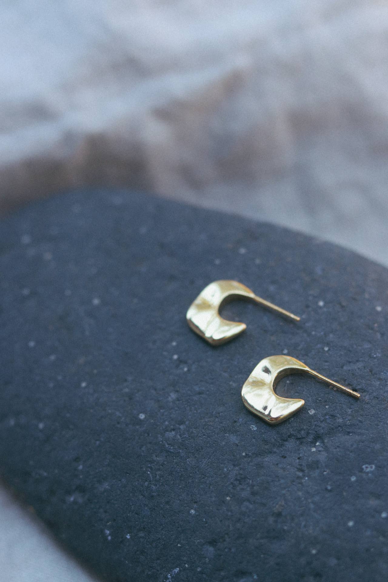 Goldie Jewelry - Vendita all'ingrosso Orecchini a cerchietto - Cerchi FLUIDITY HUGGIE3