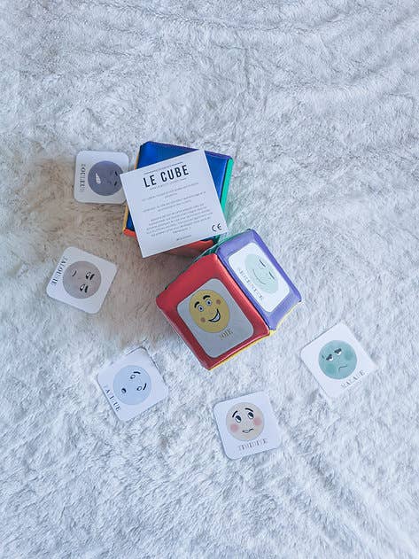 Cubo intercambiabile per la vendita all'ingrosso da parte di ILLUSTAARTISTE