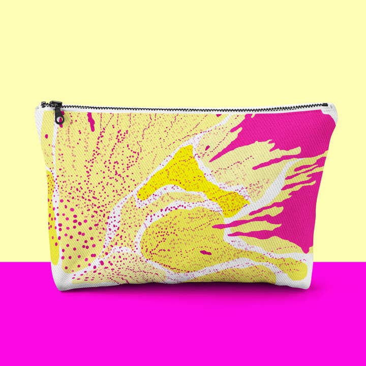 Pochette en denim Orchidée jaune et rose-Grand pour la vente par Blandon Mitchell