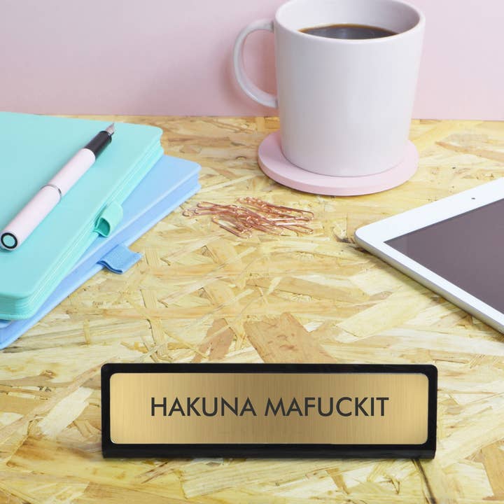 Hakuna Mafuckit Desk Plate Sign for wholesale by Flamingo Candles