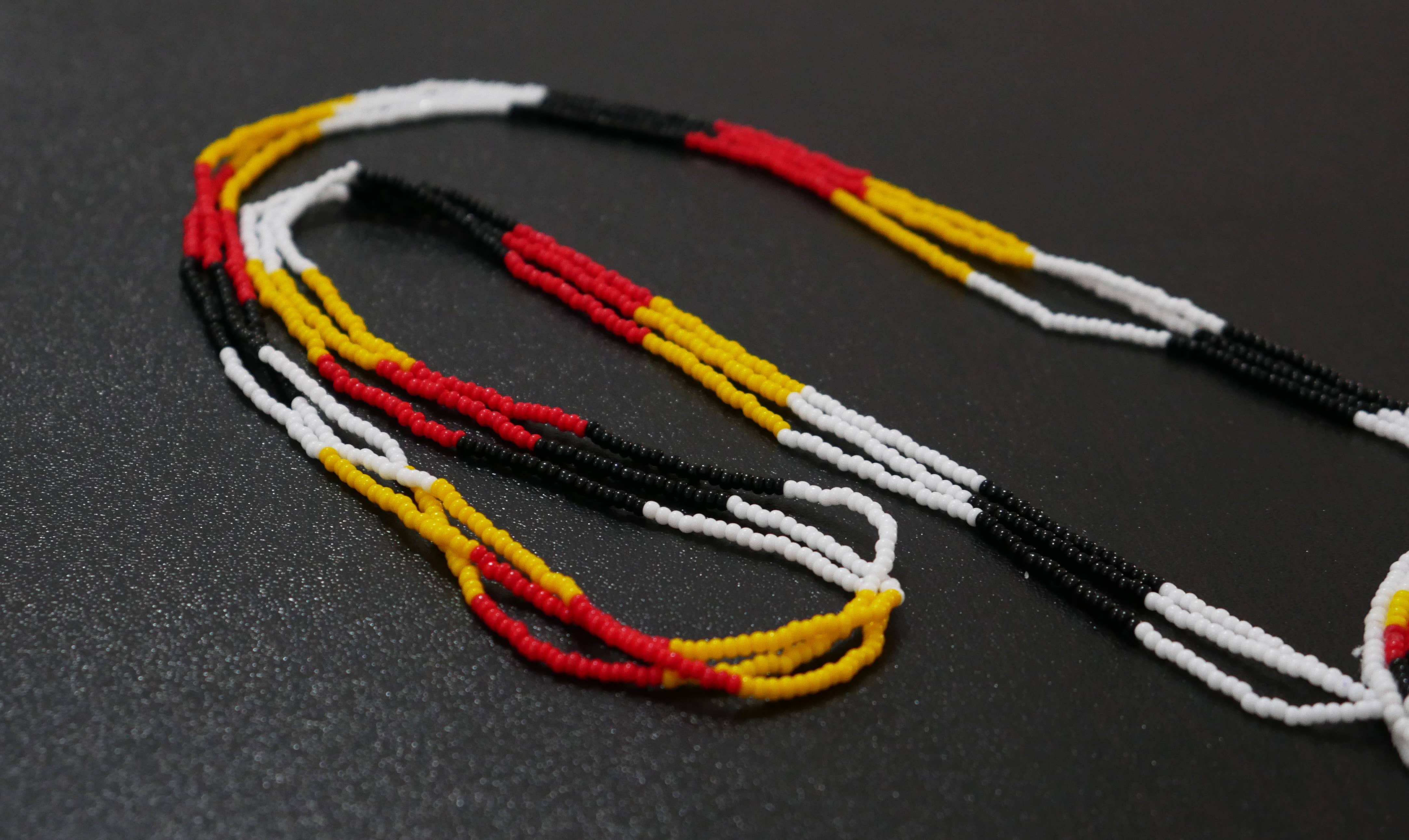 KANGURAH - Wholesale Pendant/charm necklace - Native American Style Beaded Bear Paw medallions (Black)12