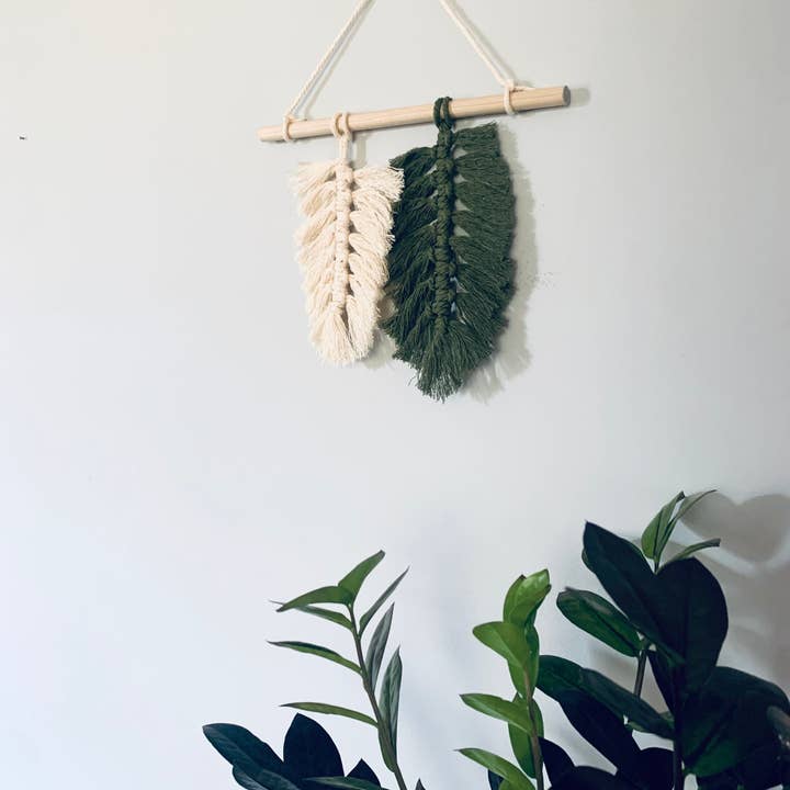 Ginger Rustic Creations - Vente Pompons décoratifs/décorations murales - Tenture murale en plumes de macramé1