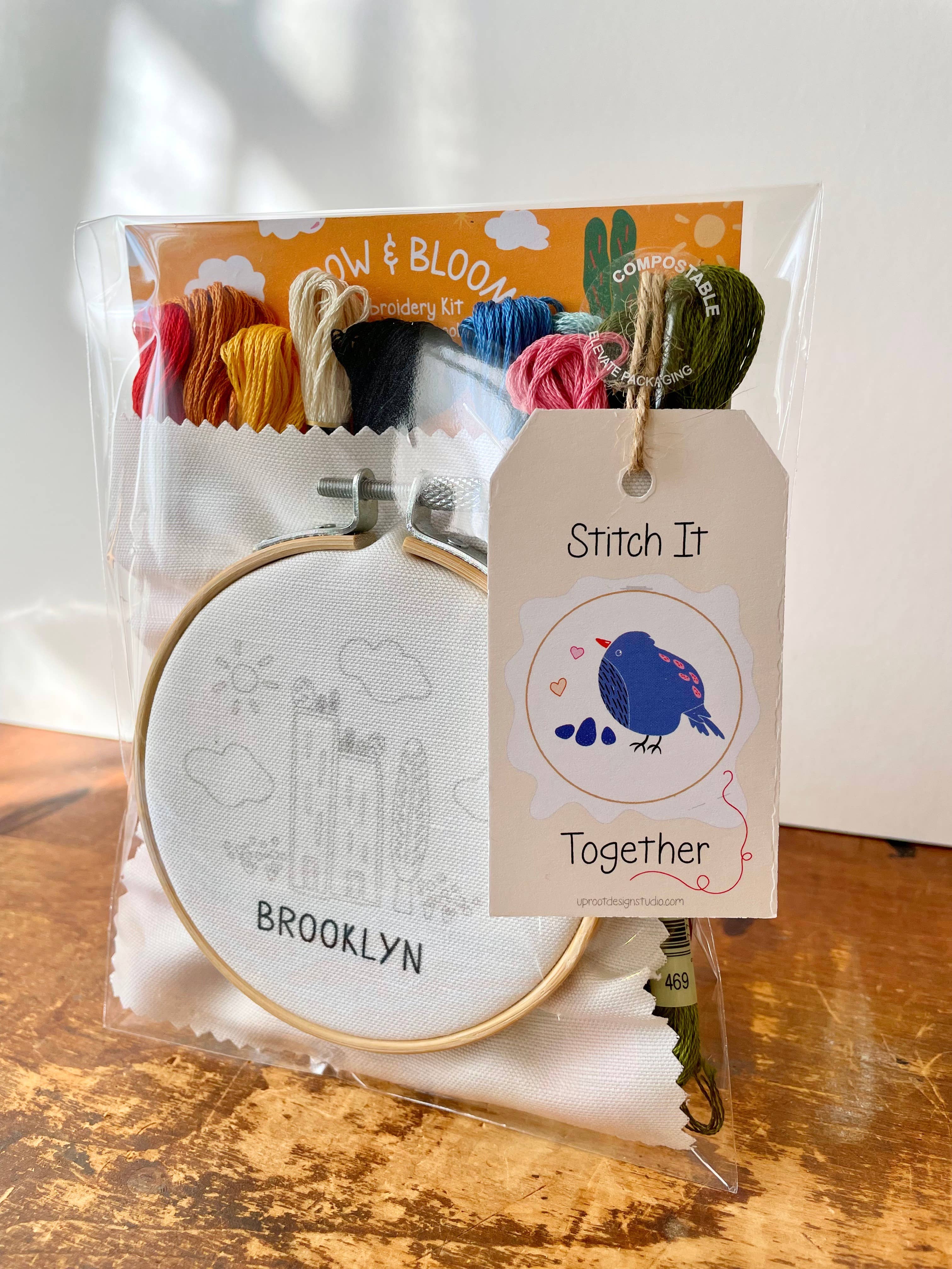 UpRoot Design Studio - Venta al por mayor Material para bordado/punto de cruz - Kit de bordado ecológico «Brooklyn-Green Cities» (Joyful Threads)3
