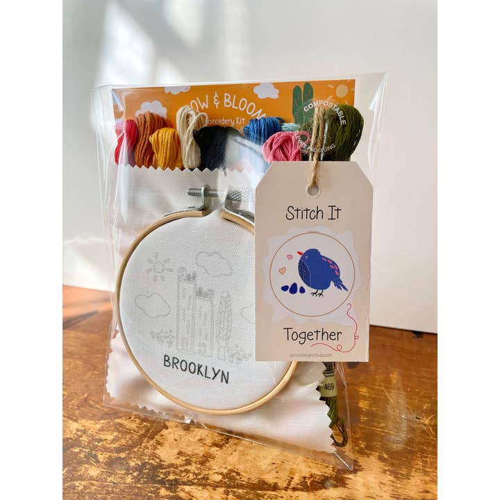 UpRoot Design Studio - Venta al por mayor Material para bordado/punto de cruz - Kit de bordado ecológico «Brooklyn-Green Cities» (Joyful Threads)3