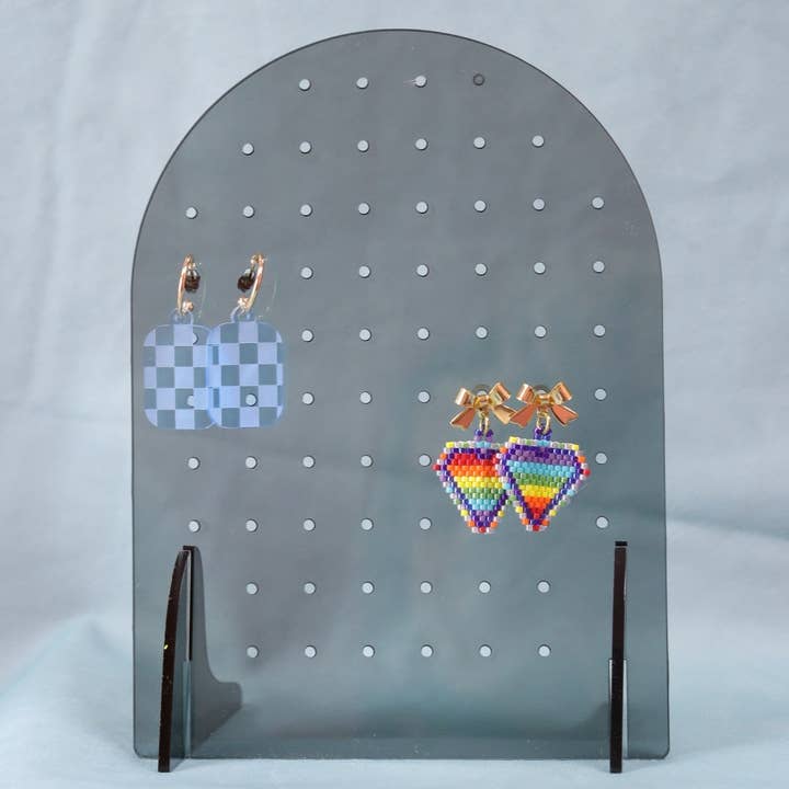 Gennemsigtig sort buet øreringeholder for engroshandel hos Sunshine Studio