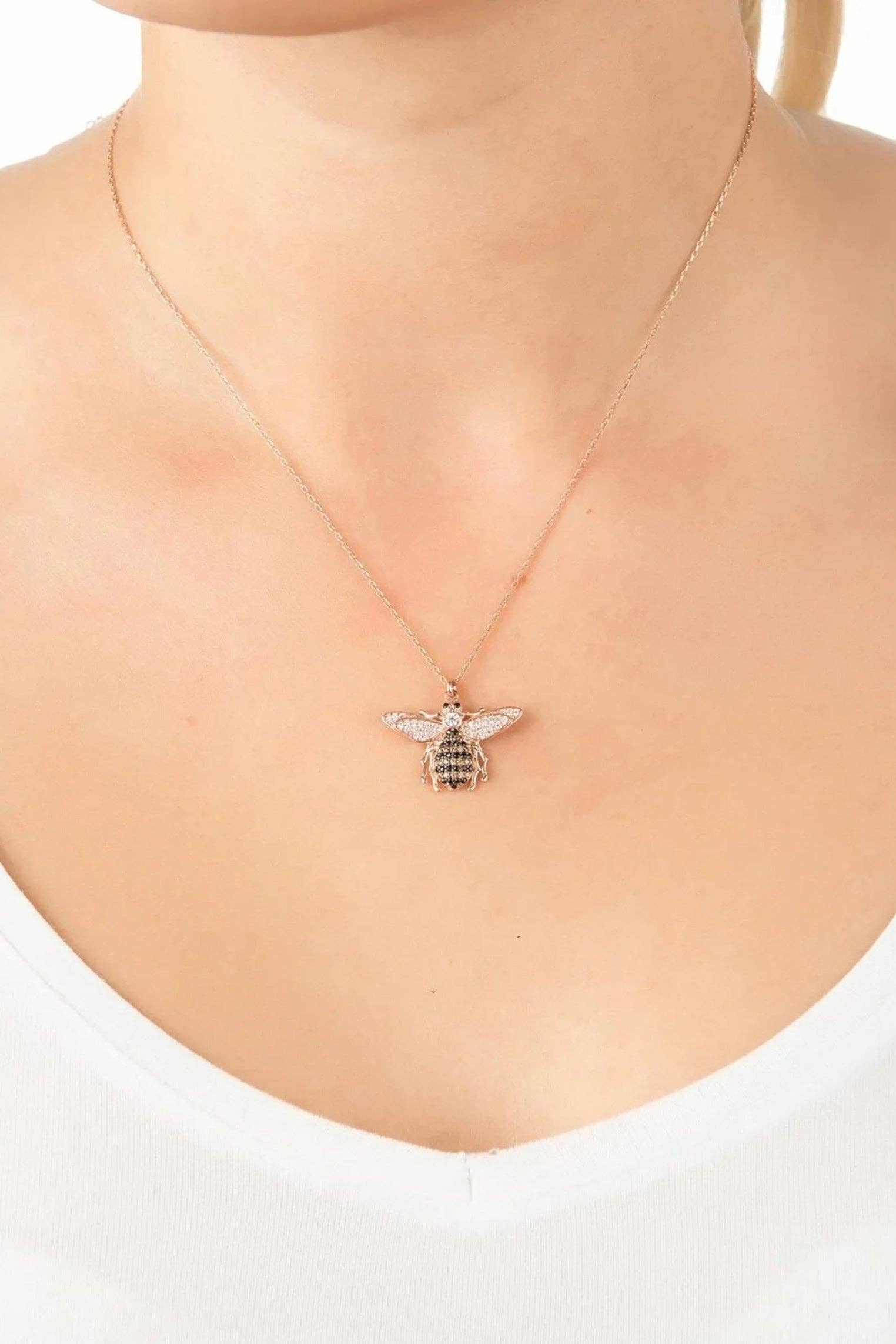 Latelita - Wholesale Pendant/Charm Necklace - Honey Bee Pendant Necklace Gold1