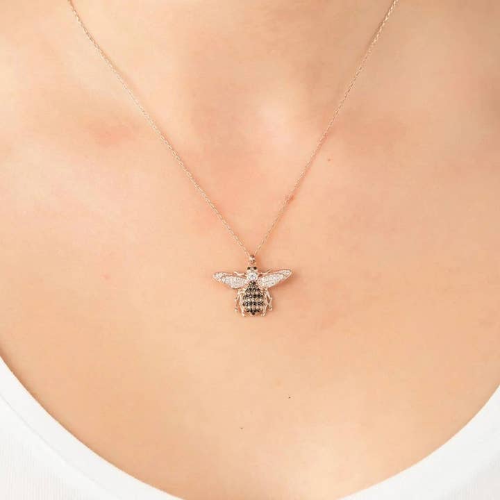 Latelita - Wholesale Pendant/Charm Necklace - Honey Bee Pendant Necklace Gold1