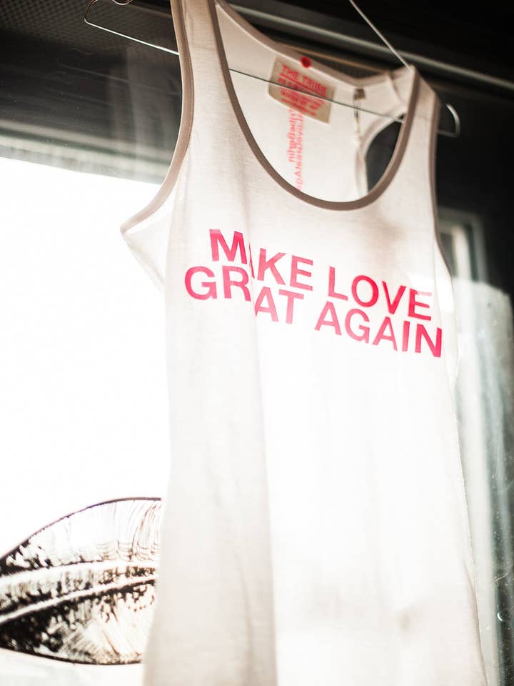 Camiseta sin mangas Make Love para venta al por mayor de THE TRIBE BERLIN