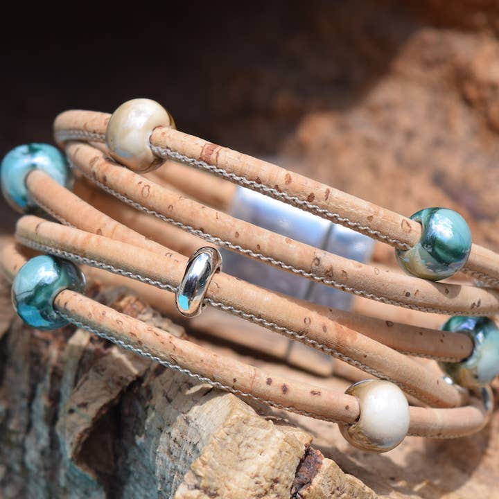 Bracelet en liège pané vert et beige Oasis pour la vente par Cork Tree Designs