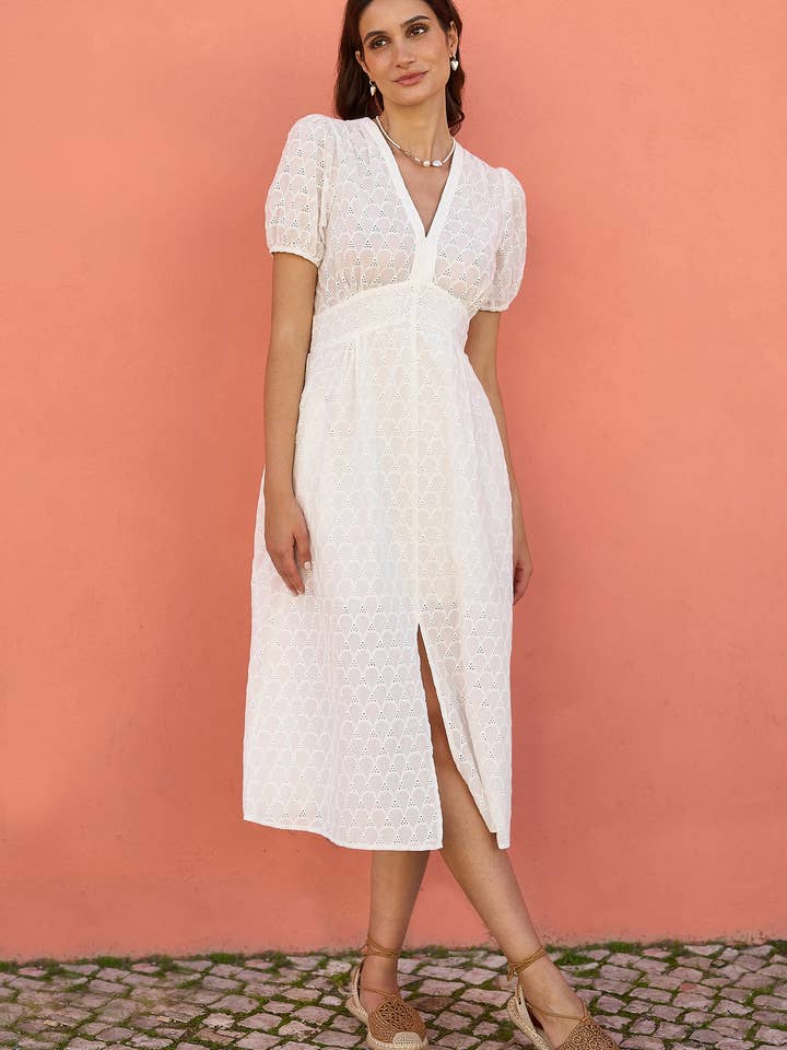 Vestido midi blanco de broderie anglaise Yumi con abertura en el dobladillo para venta al por mayor de Yumi
