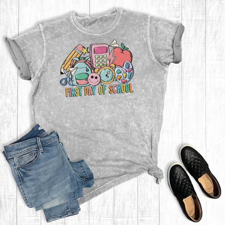 Mineral Wash Grafik-T-Shirt für Lehrer zum ersten Schultag für den Großhandel von The Way Down South