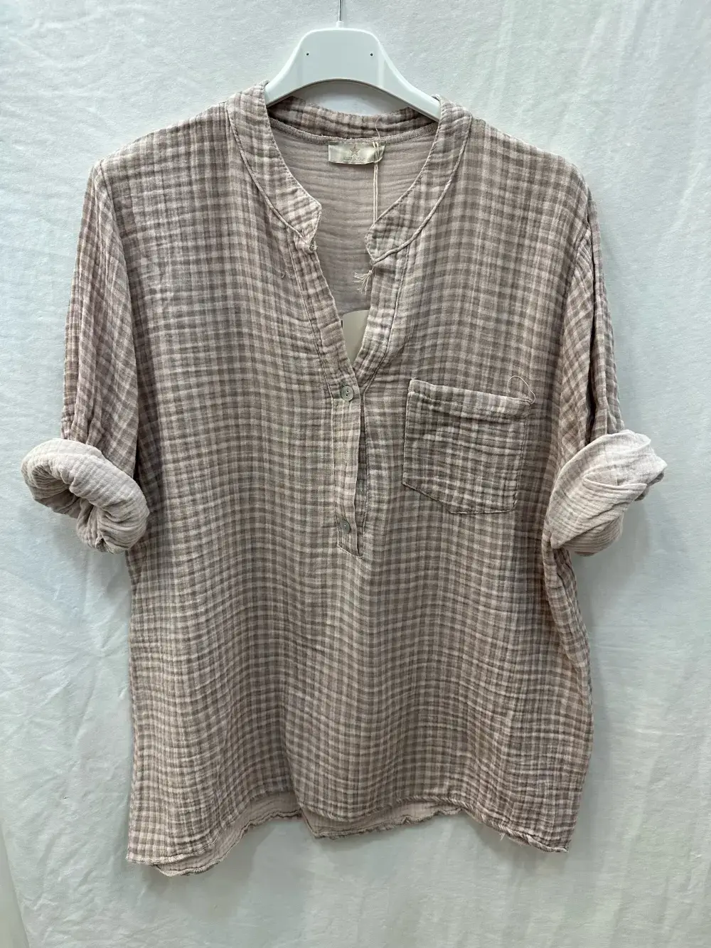 Mimi & Gogo – Großhandel Bluse – Damen – Vichy-Baumwoll-Gauze-Bluse mit tunesischem Kragen von Mimi & Gogo2