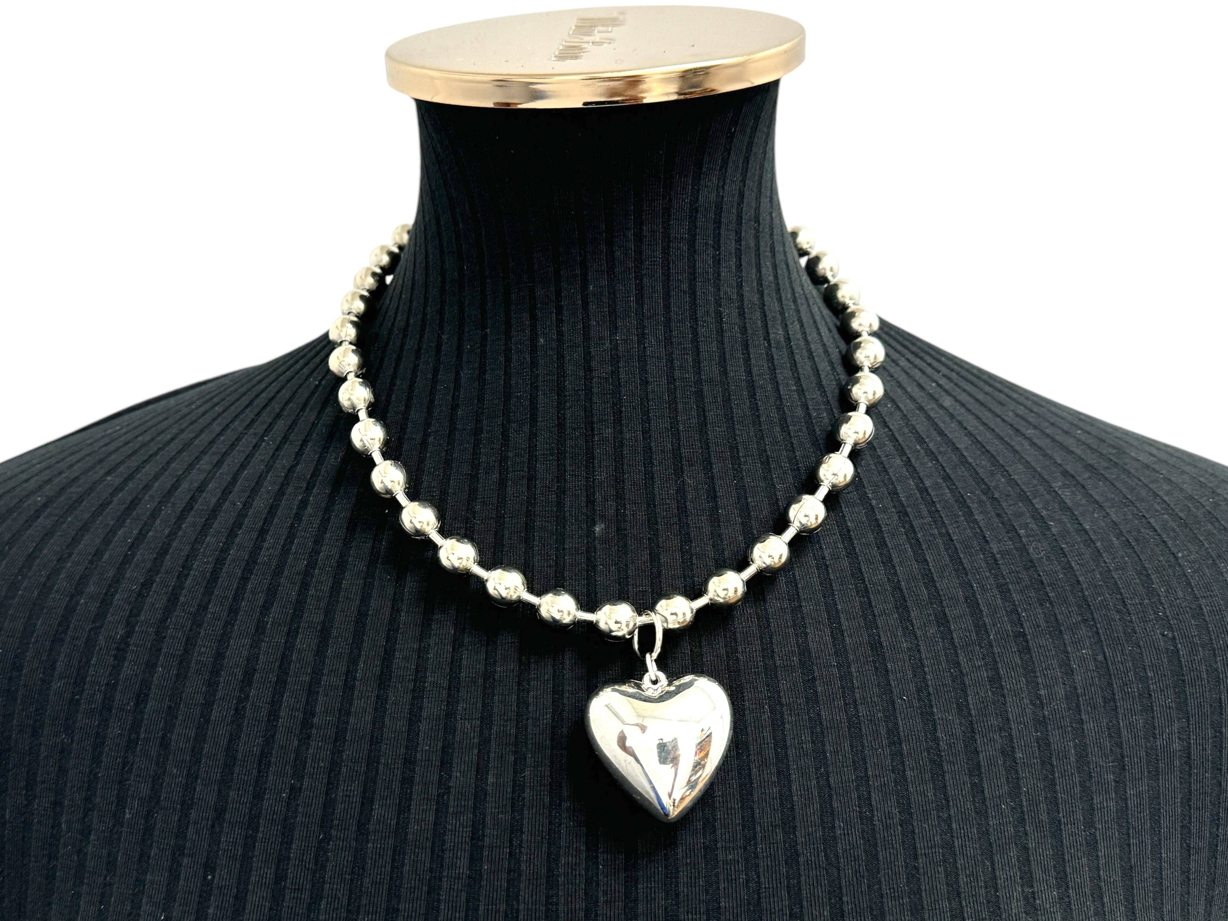 Funk Plus – Engroshandel Halskæde med vedhæng – FC956PUFFY HJERTEVEDHÆNGT KUGLEKÆDE HALSKÆDE3