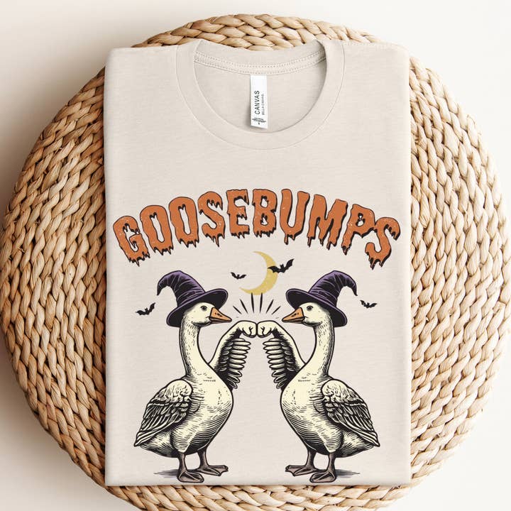 T-shirt graphique d'Halloween Chair de poule pour la vente par Willow Poppy