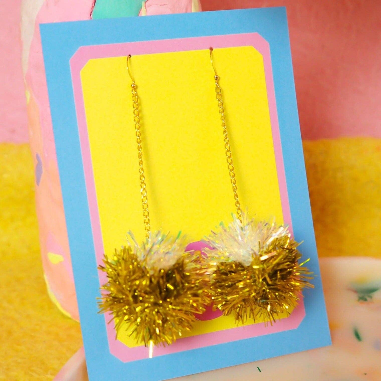 Fat Pom Poms - Vente Boucles d'oreilles pendantes - Mini boucles d'oreilles scintillantes irisées et dorées0