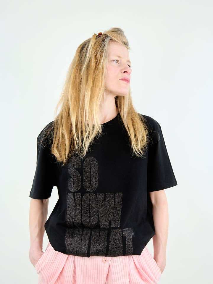 Camiseta SO NOW WHAT Deep Black con purpurina para venta al por mayor de Twenty Five