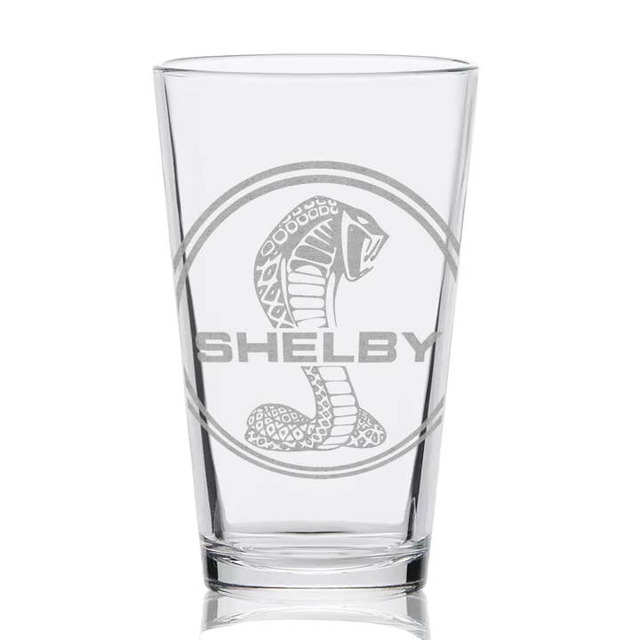 Verres à bière SHELBY COBRA EMBLEM gravés 16 oz pour la vente par LumEngrave