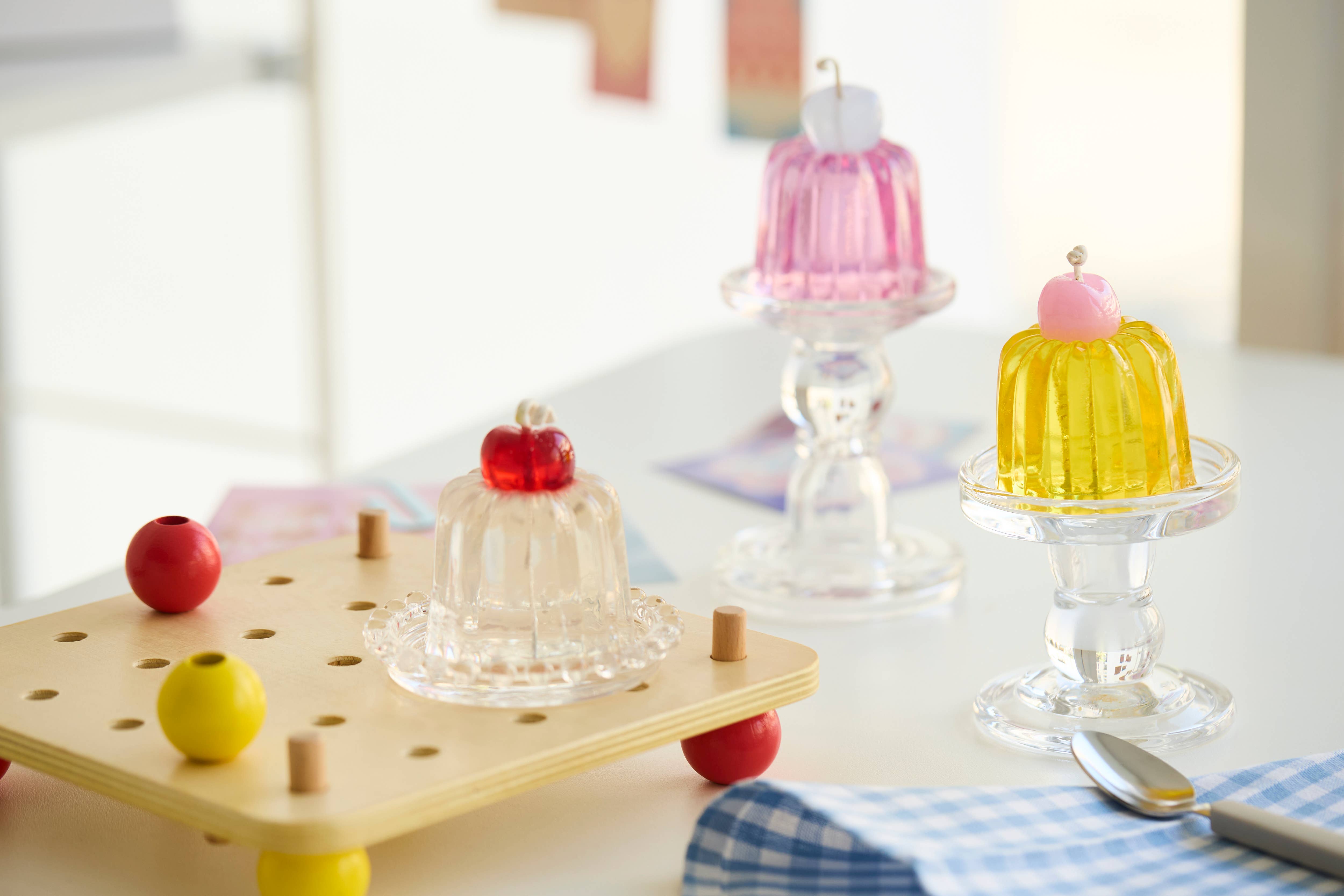 Bodi Candle – wholesale Prydnadsljus – Handgjord jellyljus | Chemistry med gul Canelé och rosa körsbär5