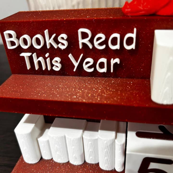 The Printed Maniac - Wholesale Decorative Tabletop Object - Books Read Counter: Bookworm Decor with Dice - Track Reading10