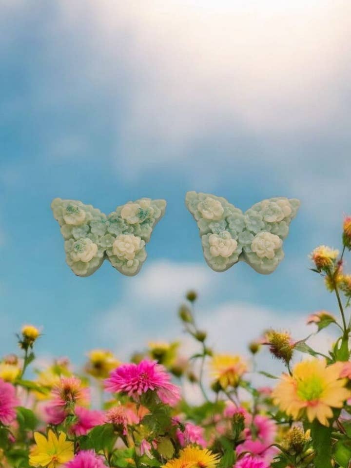 flowered butterfly for wholesale by Irrésistible Bougie