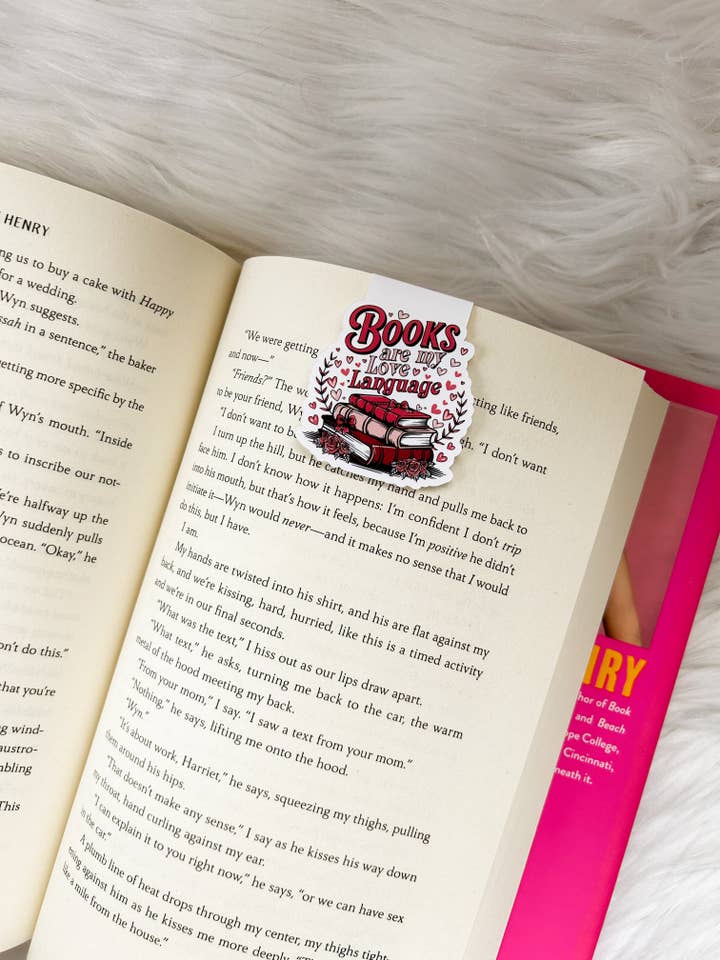 Les livres sont mon langage d'amour Marque-page magnétique pour la vente par The Bookish Bird Co.