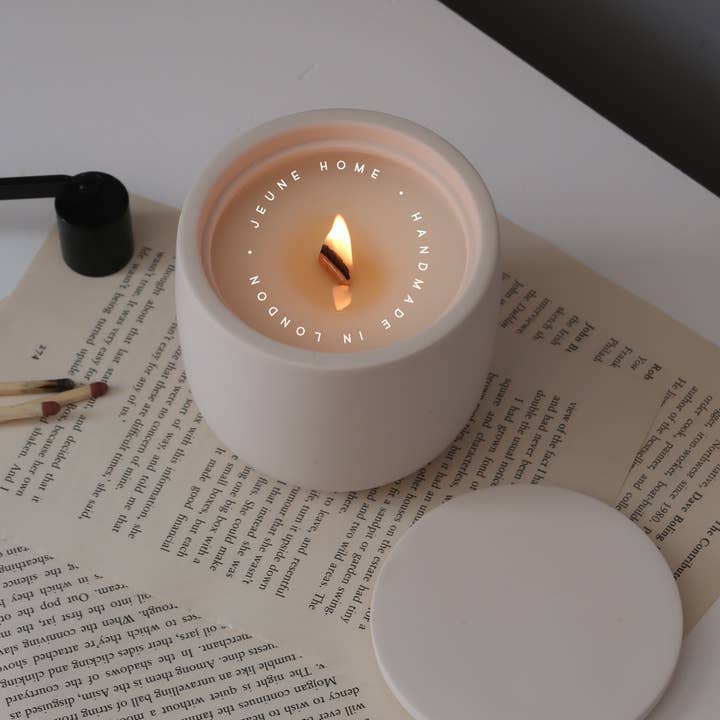 Jeune Home – wholesale Jar/filled candle – Large custom scented coconut wax candle with wooden wick1