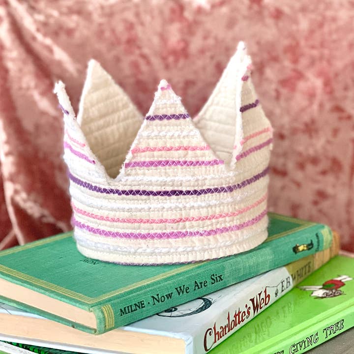 Couronne matelassée en coton rayé rose et violet pour habillage pour la vente par A Thousand Freckles