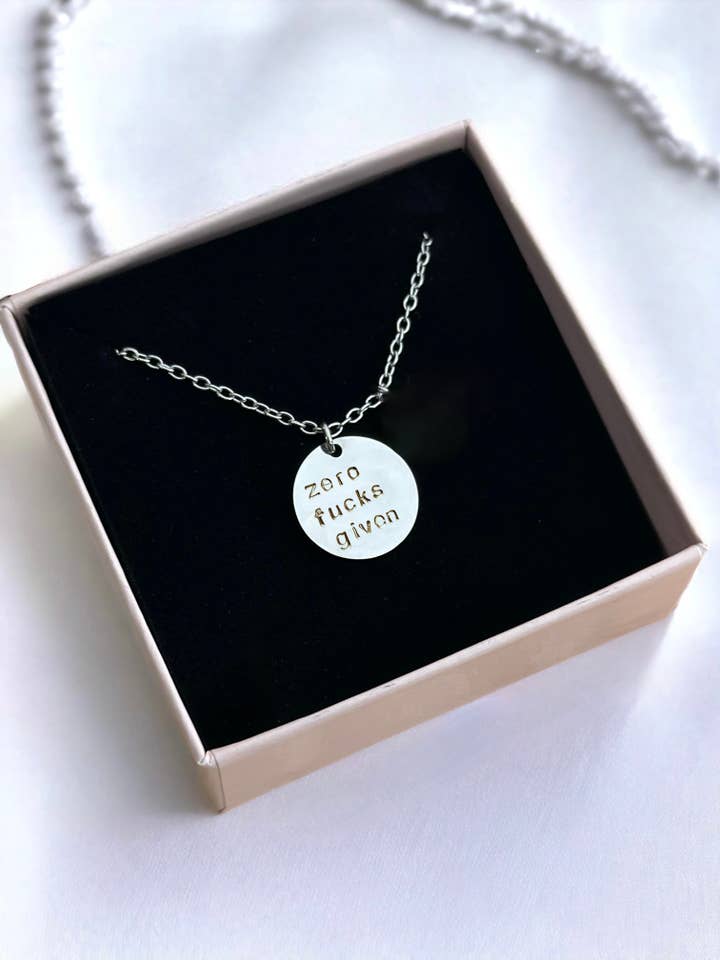 Collana Zero Fucks per la vendita all'ingrosso da parte di Rudies and Co