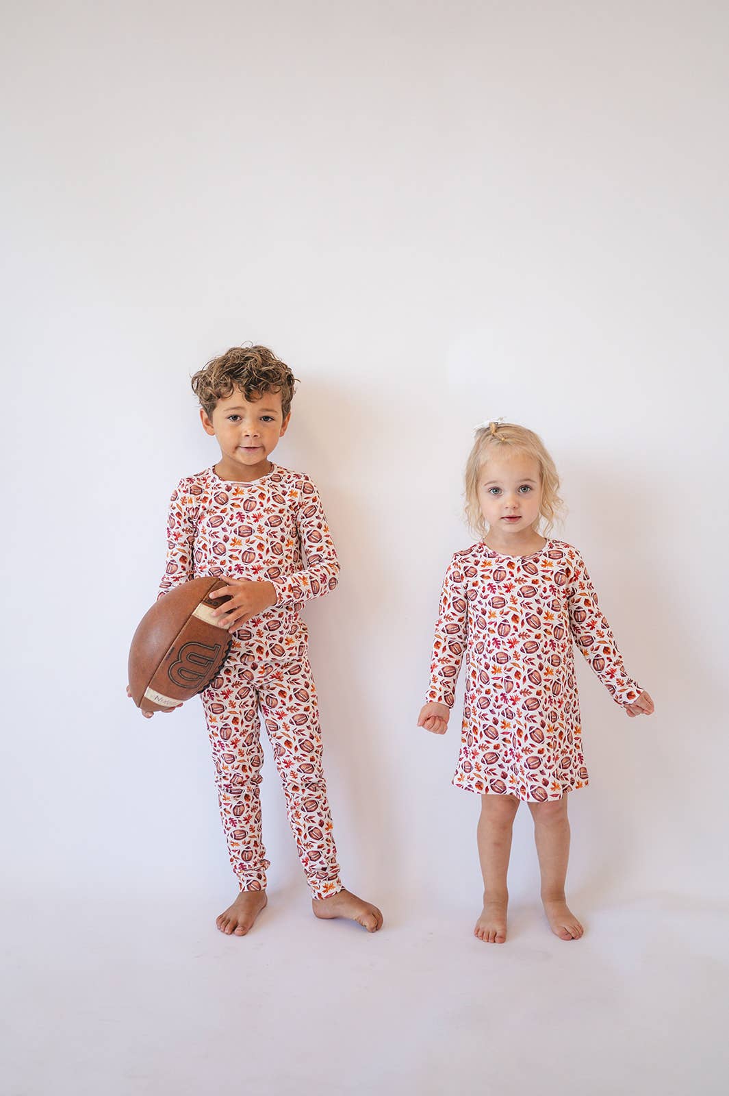 Gaia Baby Goods - Vente Haut et bas de pyjama – enfant - Pyjama en coton biologique pour bébés et tout-petits à imprimé football d'automne10