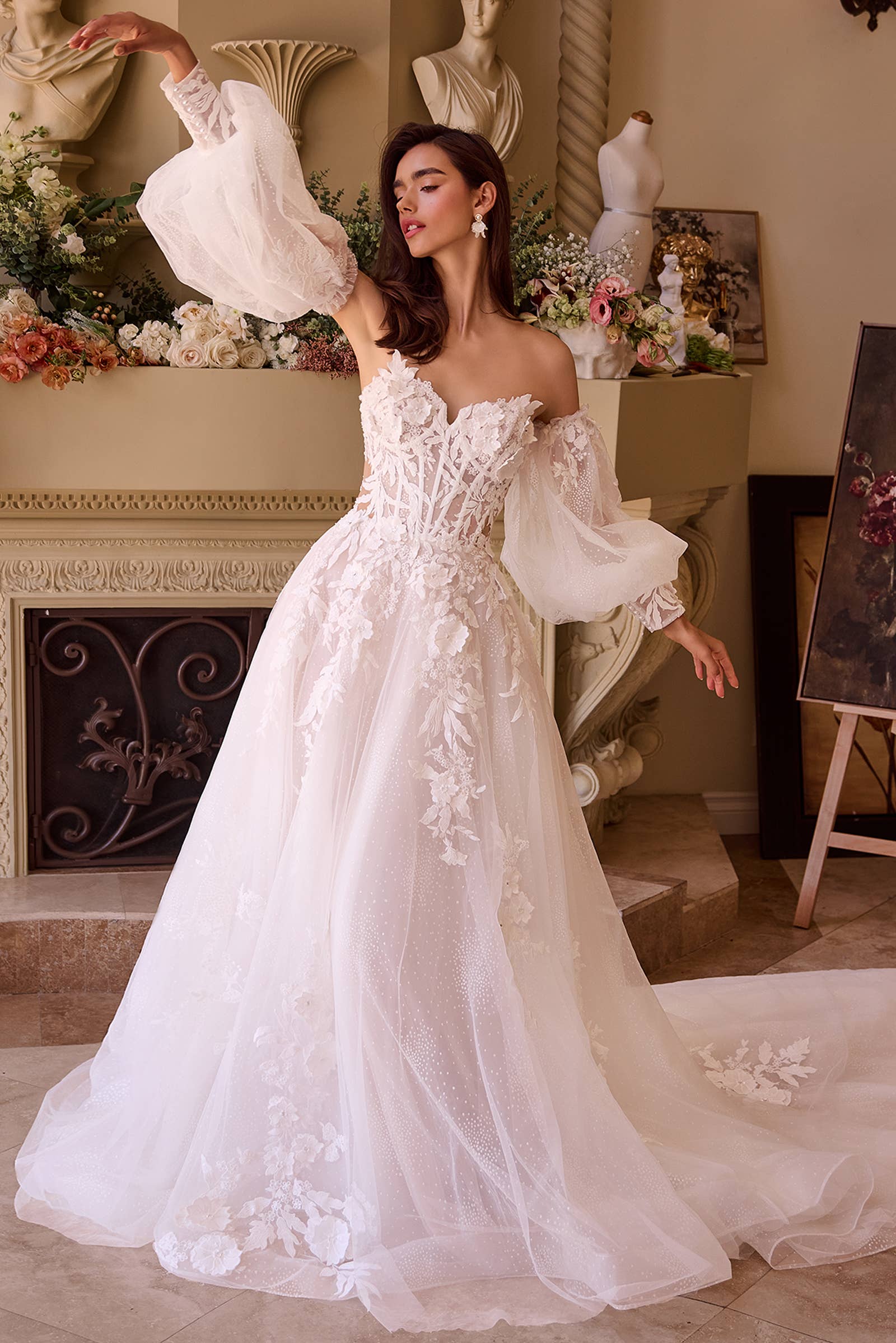 Off White Bröllopsklänning med ballongkjol och spetsapplikationer för wholesale på Faire4