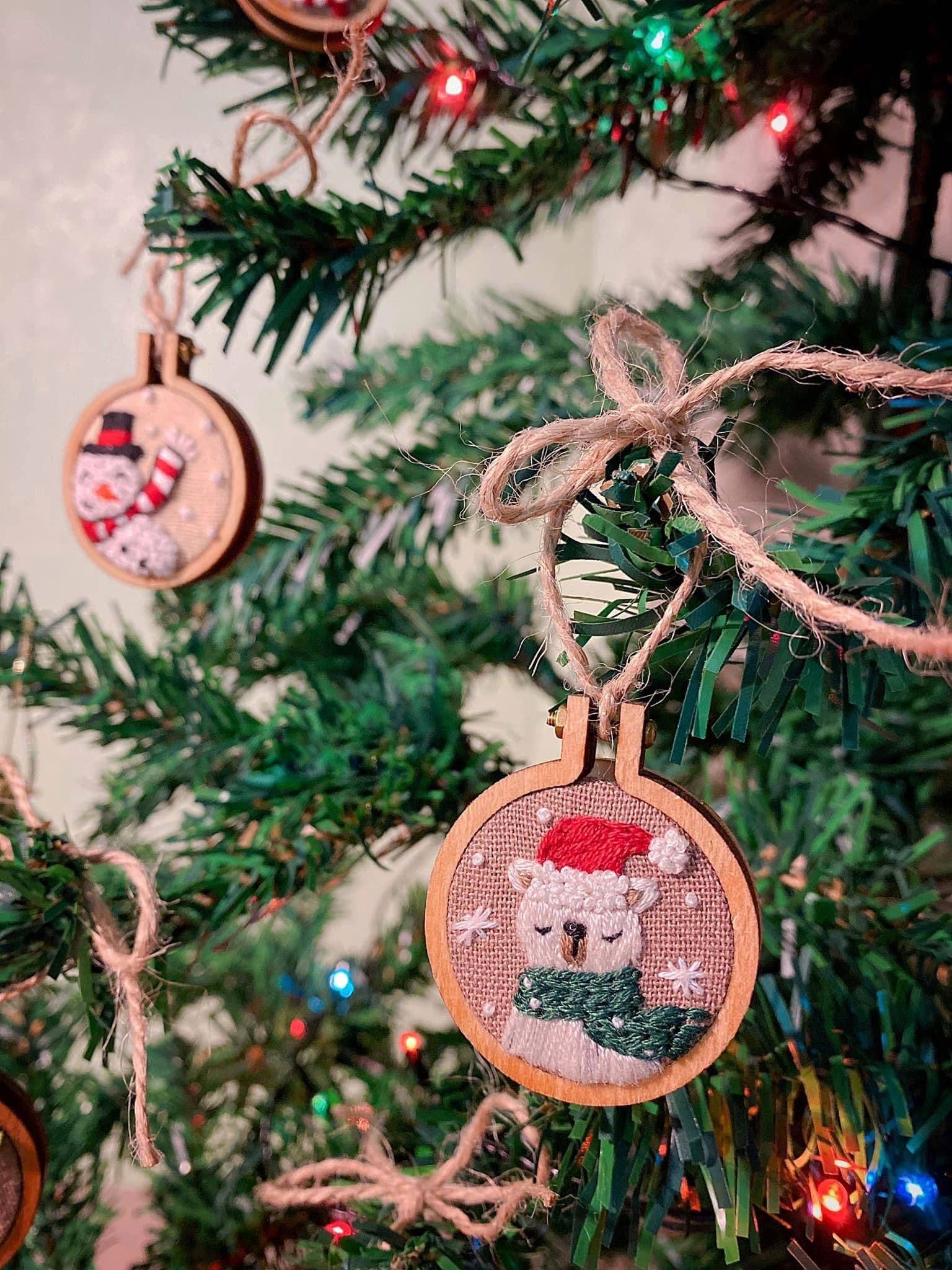 Quince Fables - Wholesale Ornament - Embroidered Christmas Ornaments With Wooden Frame 🪡7