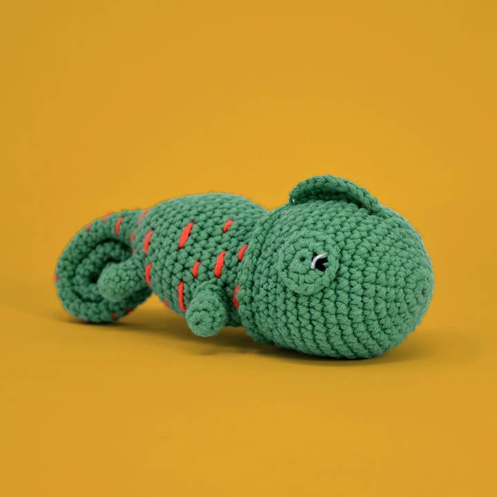 Creative World of Crafts - Wholesale Knitting/Crochet Supplies - Knitty Critters - Pouch Pals - Karen Chameleon1