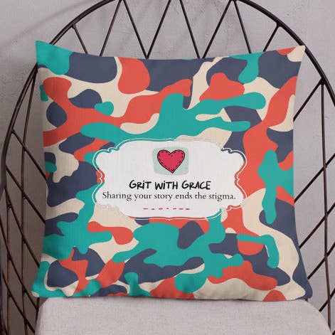 Hærentusiast Camouflage Premium Pyntepude for engroshandel hos Grit with Grace, LLC