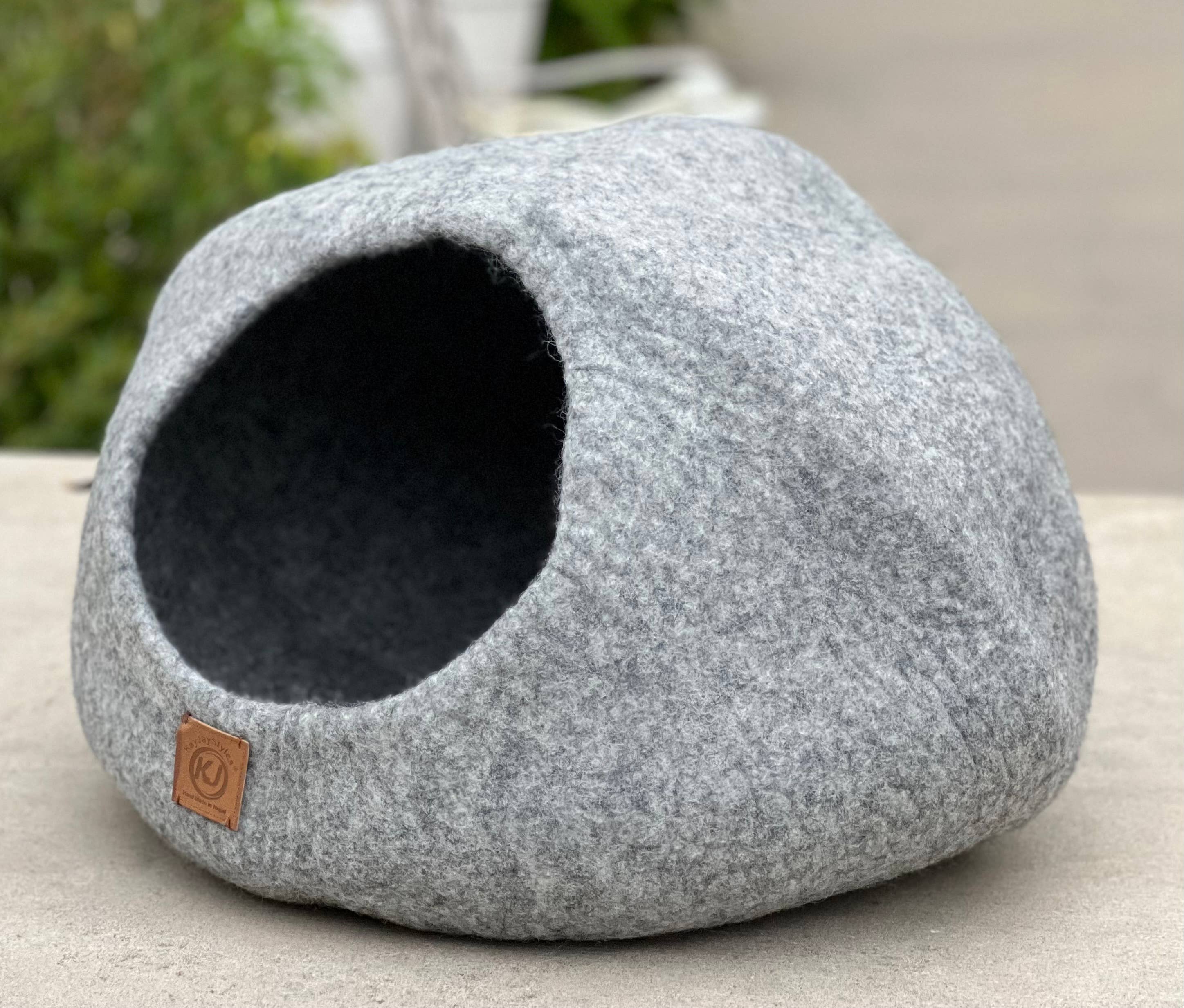 Lungta Imports - Wholesale Pet Cave - Cat/Dog - Hand Made Felt Wool Cat Cave / Cat Bed / Warm Cat House (Cop10