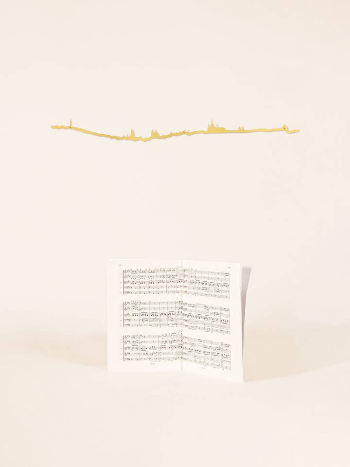 Wanddecoratie - Prague Skyline - Goud (50cm) voor wholesale door The Line