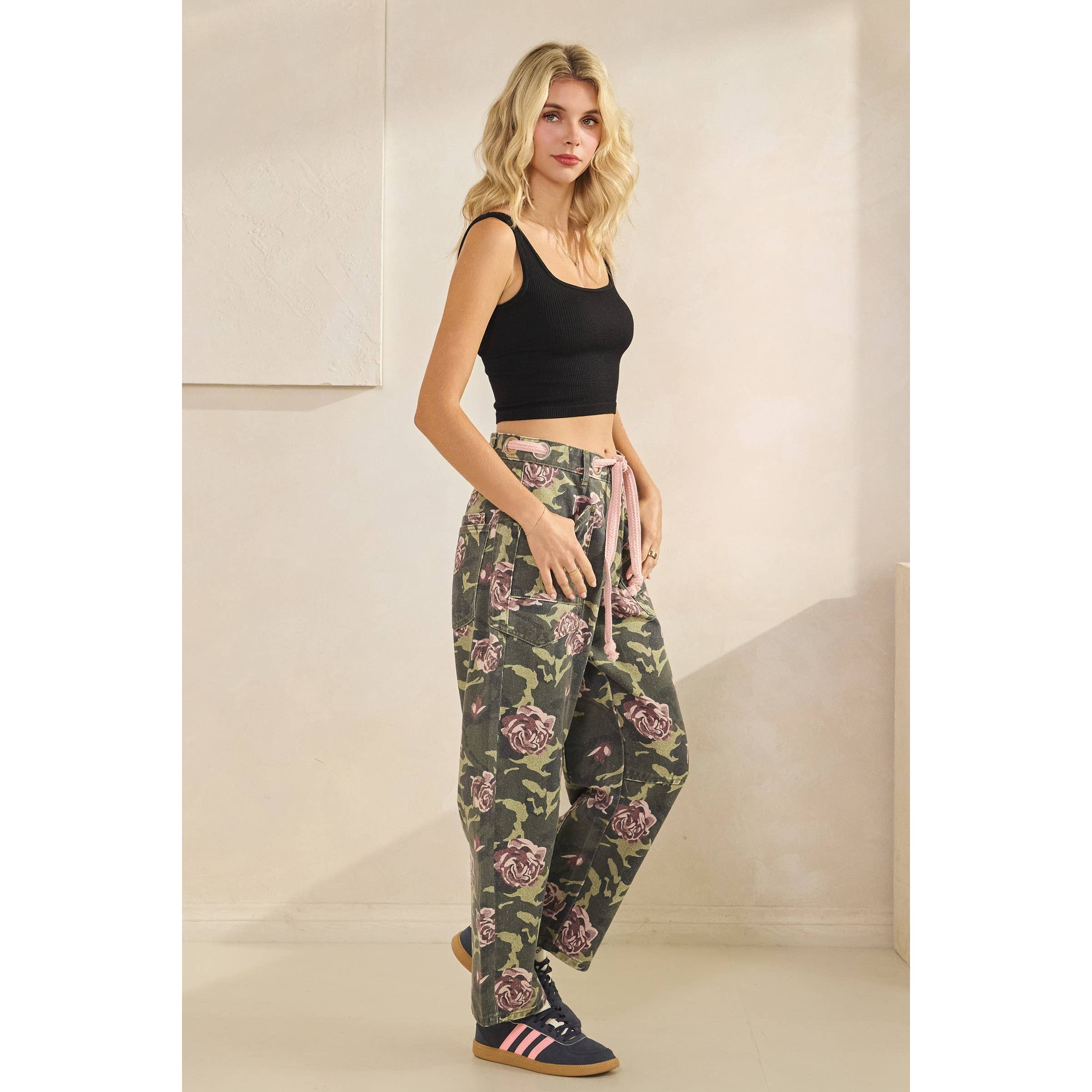 Veveret - Wholesale Pants - Women's - Printed Horseshoe Jeans with Belt Detail35