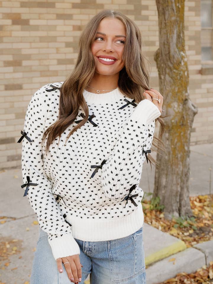 Allegra Bow Rundhalsad Tröja för wholesale av Indie & Co. | Women's Apparel