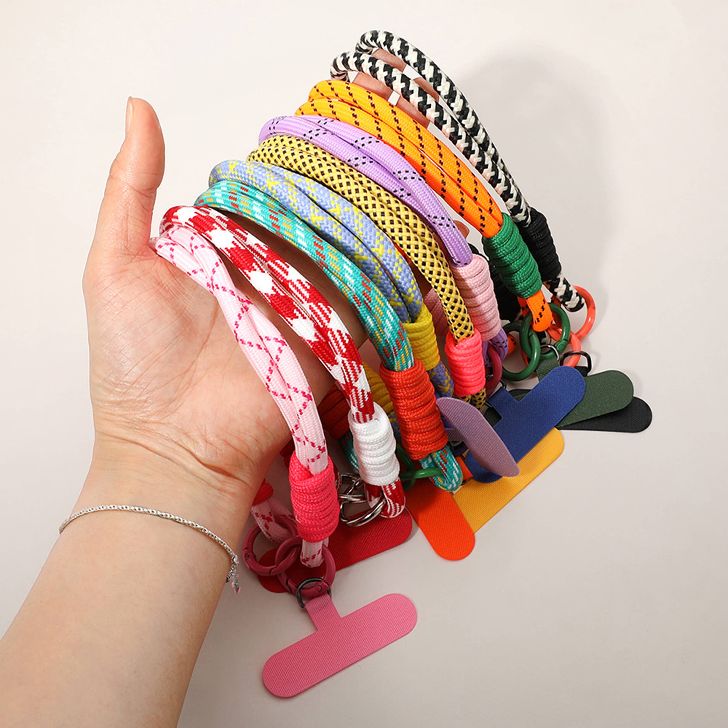 PR GROUPS LLC – Engroshandel Nøglering - Unisex – Dobbelt Loop Telefon Håndledsrem Nøglering - Assorterede1