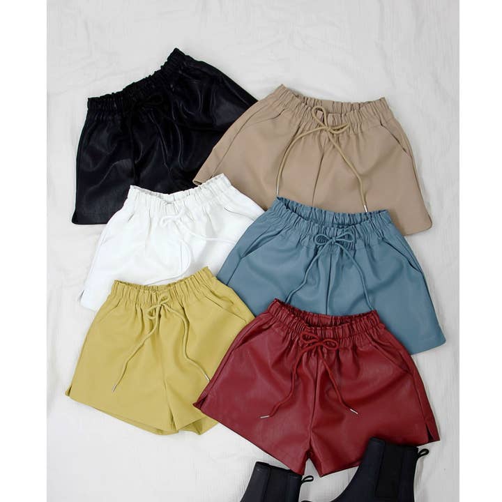 PANTALONCINI IN PELLE CON TASCHE ELASTICHE E COULISSE per la vendita all'ingrosso da parte di Sweet Generis