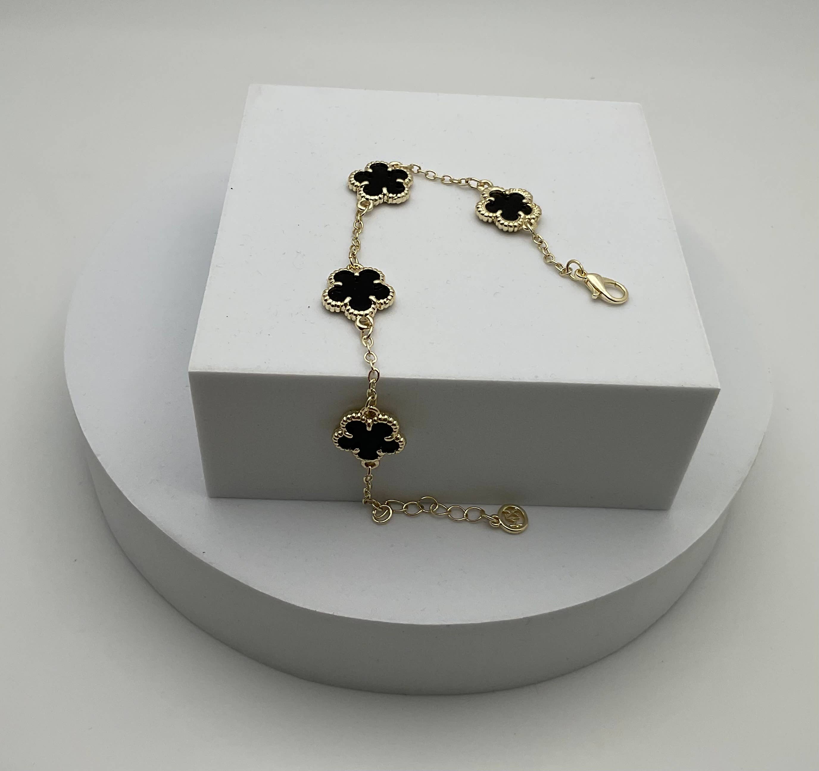 My Best Kept Jewelry – wholesale Charm/dangle bracelet – Assorted Coloured Clover Station Bracelets1