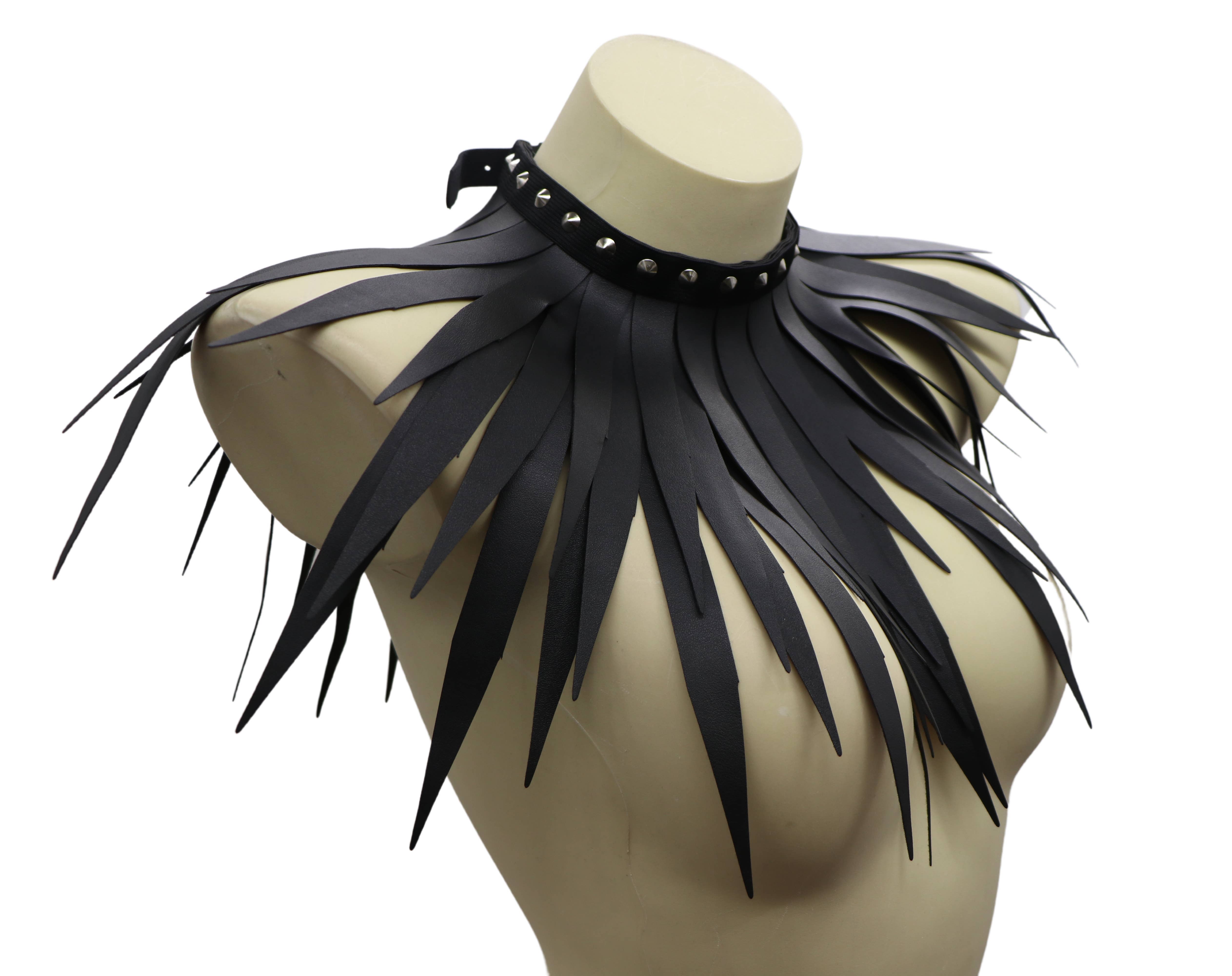 Western Fashion - Venta al por mayor Gargantilla/collar - Choker con Flecos y Tachuelas Estilo Biker1