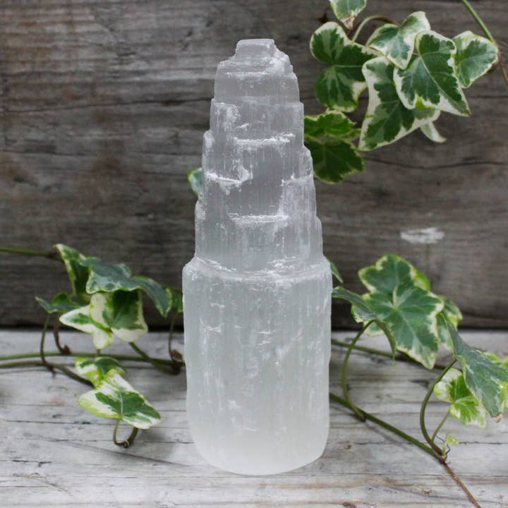 Torre di selenite naturale - 15 cm per la vendita all'ingrosso da parte di AW Artisan