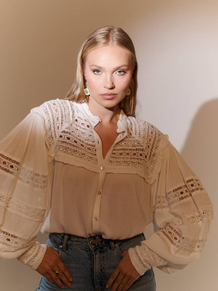 SIMONE WEISSES HEMD für den Großhandel von Piti Cuiti