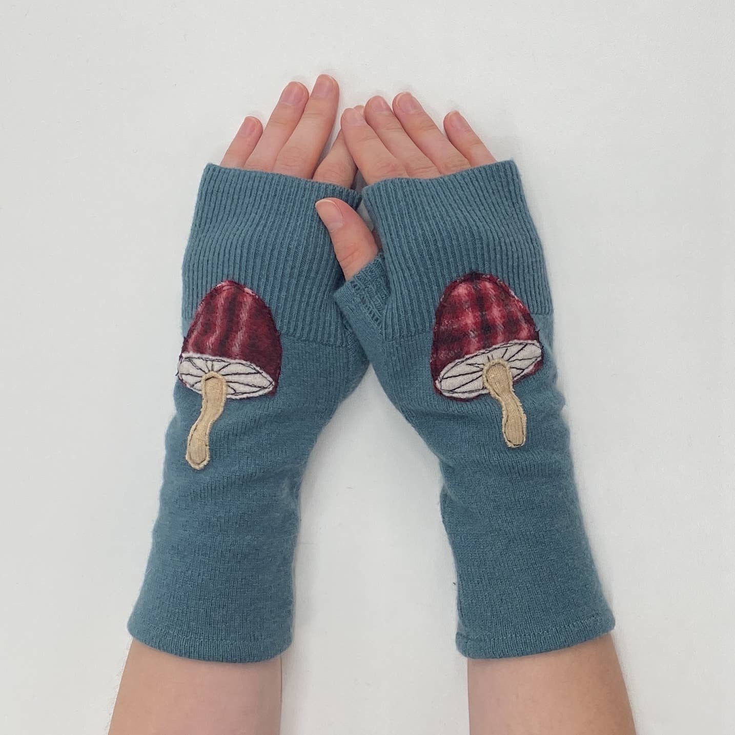 Sardine Clothing Co. - Wholesale Gloves - Women's - Fingerless Cashmere Gloves-Mushroom1