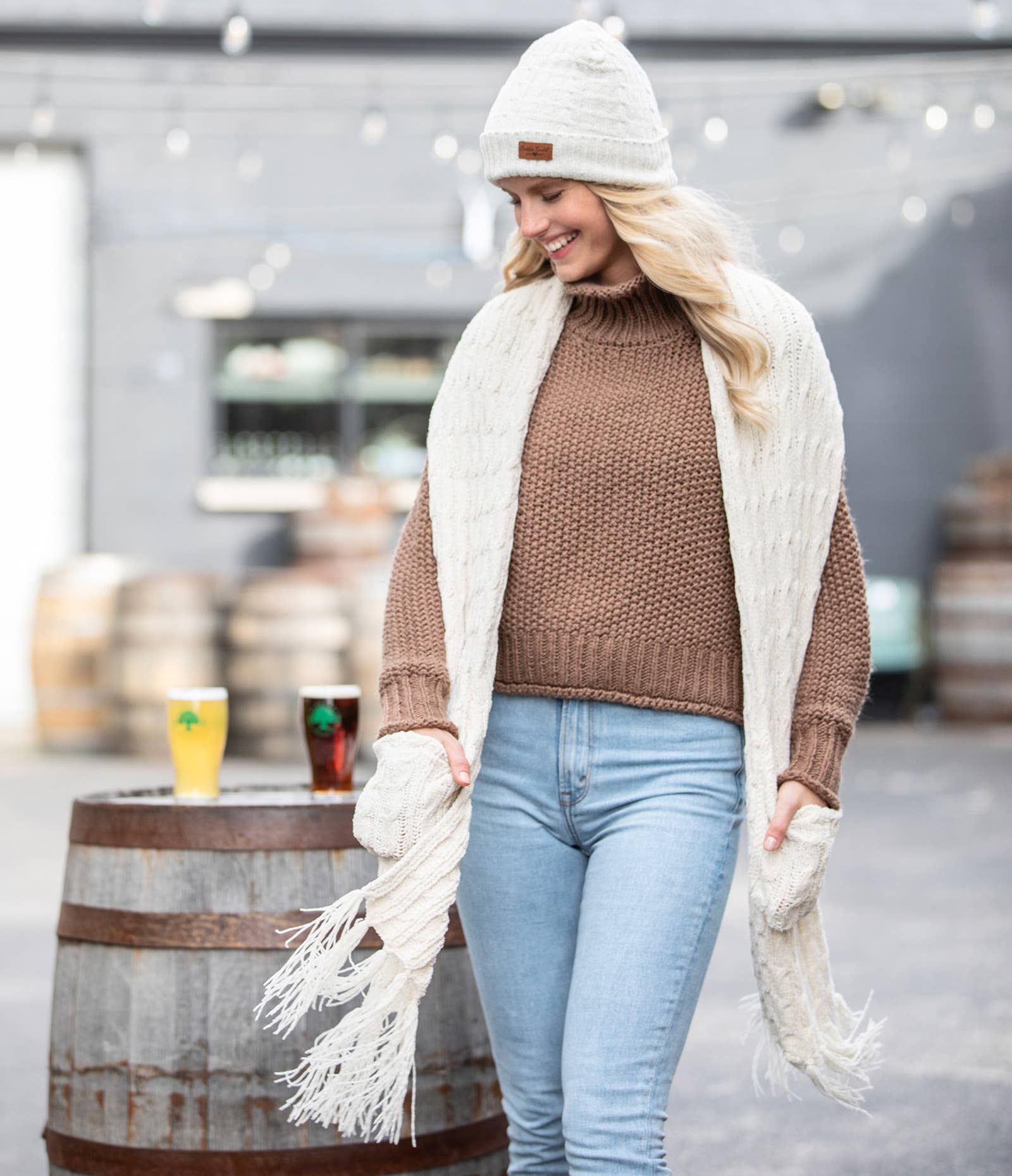 DM Merchandising – Engroshandel Tørklæde - Dame – Britt's Knits Beyond Soft Pocket Scarf Åben lager4